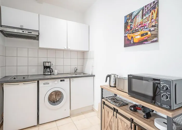 Rue Roger In Montparnasse Denfert Rochereau - With Direct Train To & From Cdg Airport