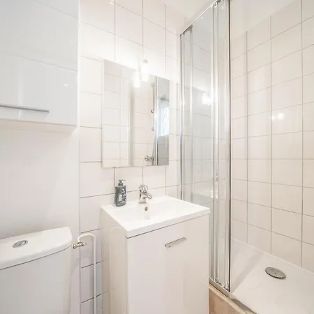 Rue Roger In Montparnasse Denfert Rochereau - With Direct Train To & From Cdg Airport *