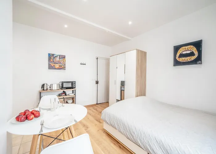 Rue Roger In Montparnasse Denfert Rochereau - With Direct Train To & From Cdg Airport